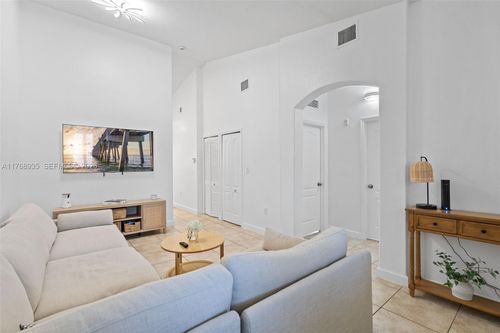 unit-211-2731 Se 17th Ave, Homestead, FL, 33035-2486 | Card Image