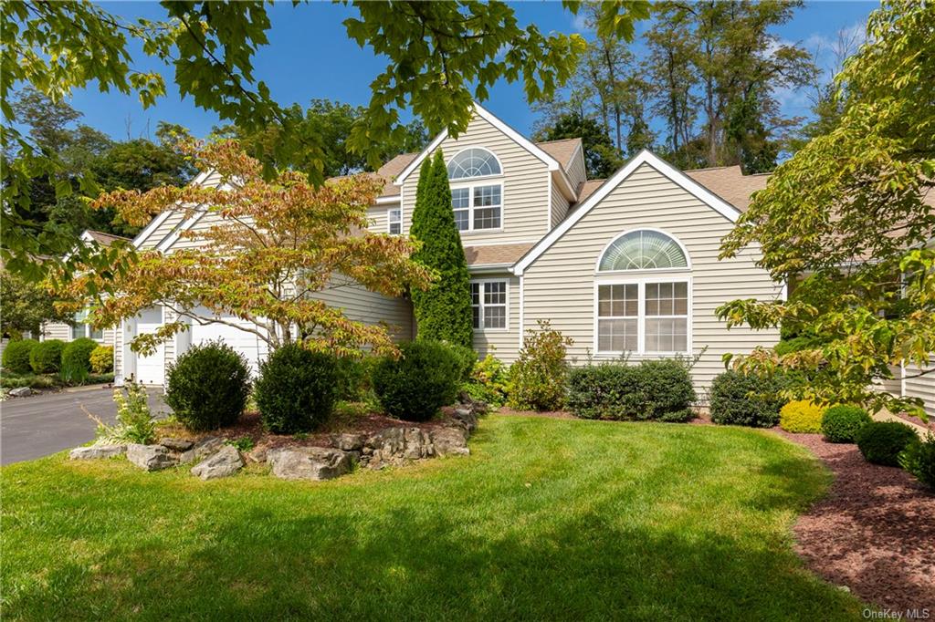 Muirfield Ct, Poughkeepsie, NY 12603