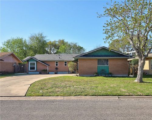 106 Westover Dr, Portland, TX, 78374-2311 | Card Image