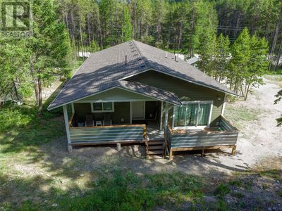 4820 Highway 33, House other with 5 bedrooms, 3 bathrooms and 10 parking in Beaverdell BC | Image 3