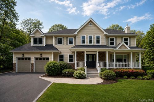 21 Hildreth Ave, Huntington, NY, 11743-2104 | Card Image