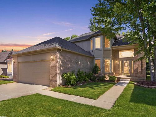 6737 Copper Creek Dr, Washington Township, MI, 48094-2817 | Card Image