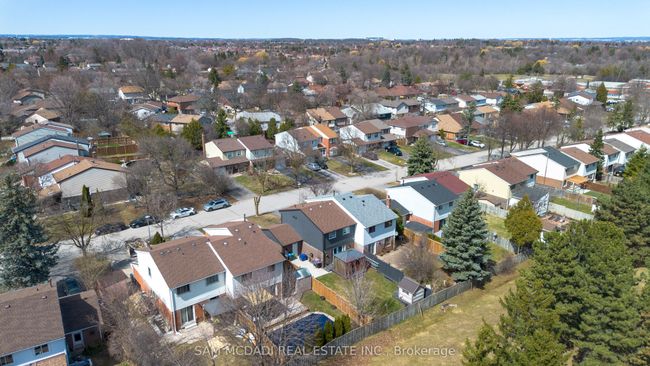 80 Longbourne Cres, House attached with 3 bedrooms, 2 bathrooms and 4 parking in Brampton ON | Image 35