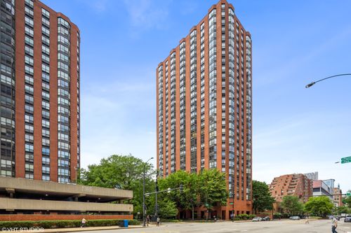 2001-899 Plymouth Ct, Chicago, IL, 60605-2051 | Card Image