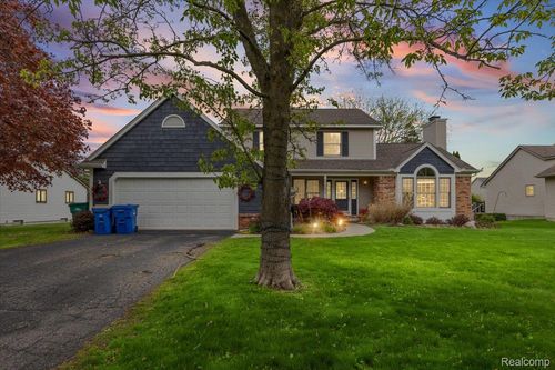 7694 Woodside Pl, Waterford, MI, 48327-3688 | Card Image