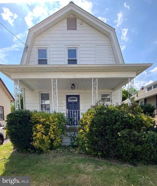 16 W Roland Rd, BROOKHAVEN, PA, 19015-3226 | Card Image