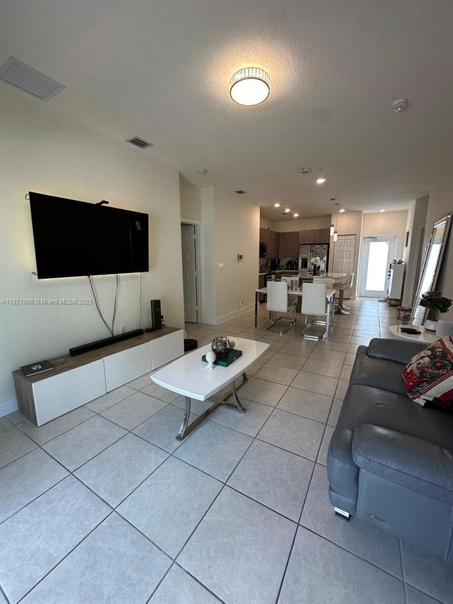 APT-204 - 8301 Nw 41 St St, Condo with 2 bedrooms, 3 bathrooms and null parking in Doral FL | Image 5
