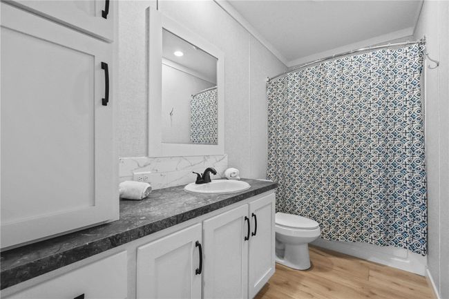 Bathroom 2 | Image 17