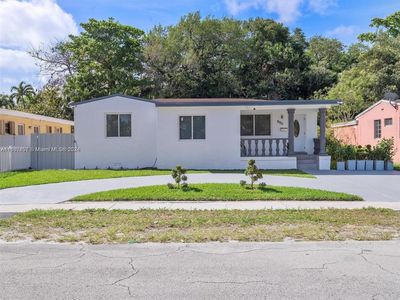 880 Ne 155th Ter, House other with 3 bedrooms, 2 bathrooms and null parking in North Miami Beach FL | Image 1