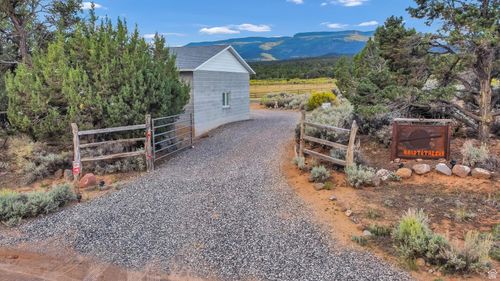 713 W Eagle View Rnch, Teasdale, UT, 84773-7926 | Card Image