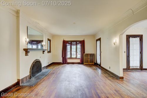 66 Oakdale Blvd, Pleasant Ridge, MI, 48069-1037 | Card Image
