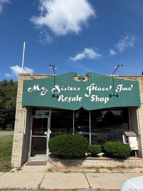 21043 Kelly Rd, Eastpointe, MI, 48021-3127 | Card Image