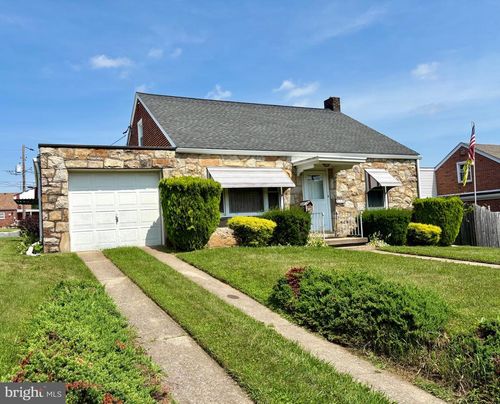19 Harrison St, Emmaus, PA, 18049-2920 | Card Image
