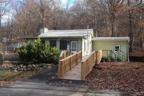 15 Woodland Cir N, Monroe, NY, 10950-6723 | Card Image