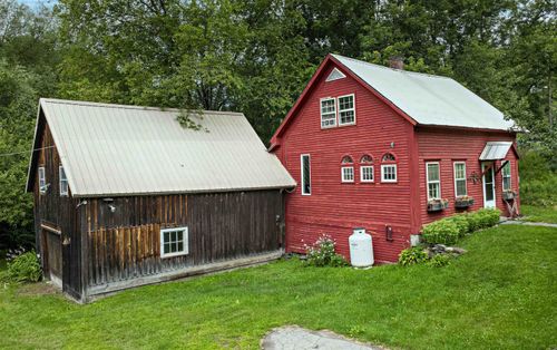 32 N Danville Rd, Danville, VT, 05828-9536 | Card Image