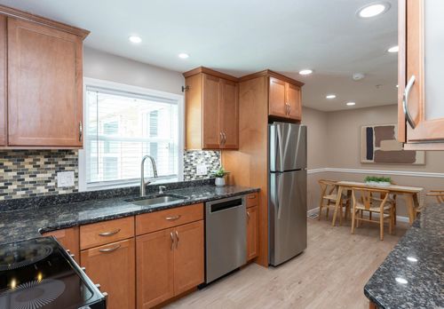 8 Ridgeview Ave, Salem, NH, 03079-4433 | Card Image