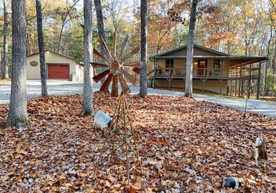 651 Tomahawk Trail, Home with 3 bedrooms, 2 bathrooms and 2 parking in Blairsville GA | Image 2