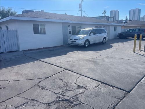 1905 Weldon Pl, Las Vegas, NV, 89104-2411 | Card Image