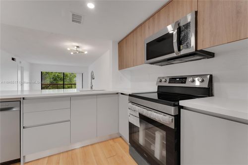 3-10227 Nw 9th Street Cir, Miami, FL, 33172-6629 | Card Image