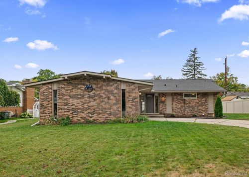 18543 Parklane St, Livonia, MI, 48152-2820 | Card Image