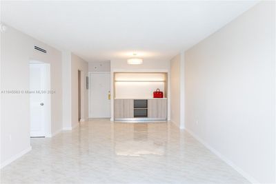 1222 - 400 Kings Point Drive, Condo with 1 bedrooms, 1 bathrooms and null parking in Sunny Isles Beach FL | Image 1