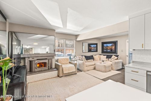 e-250 S Original St, Aspen, CO, 81611-2057 | Card Image