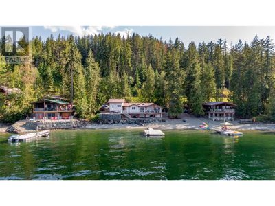 5675 Eagle Bay Rd, House other with 2 bedrooms, 1 bathrooms and 5 parking in Eagle Bay BC | Image 3