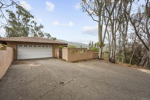 8130 Harmony Grove Rd, Escondido, CA, 92029-4901 | Card Image