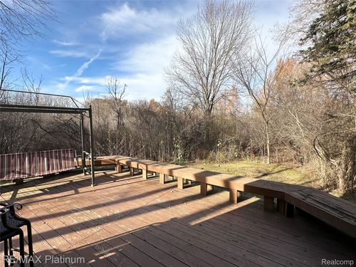 33-470 Woodstone Rd, Waterford, MI, 48327-1771 | Card Image