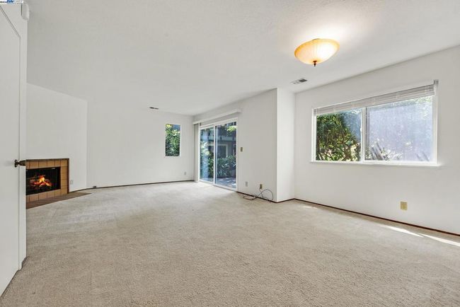 127 Temescal Cir, Townhouse with 2 bedrooms, 2 bathrooms and null parking in Emeryville CA | Image 10