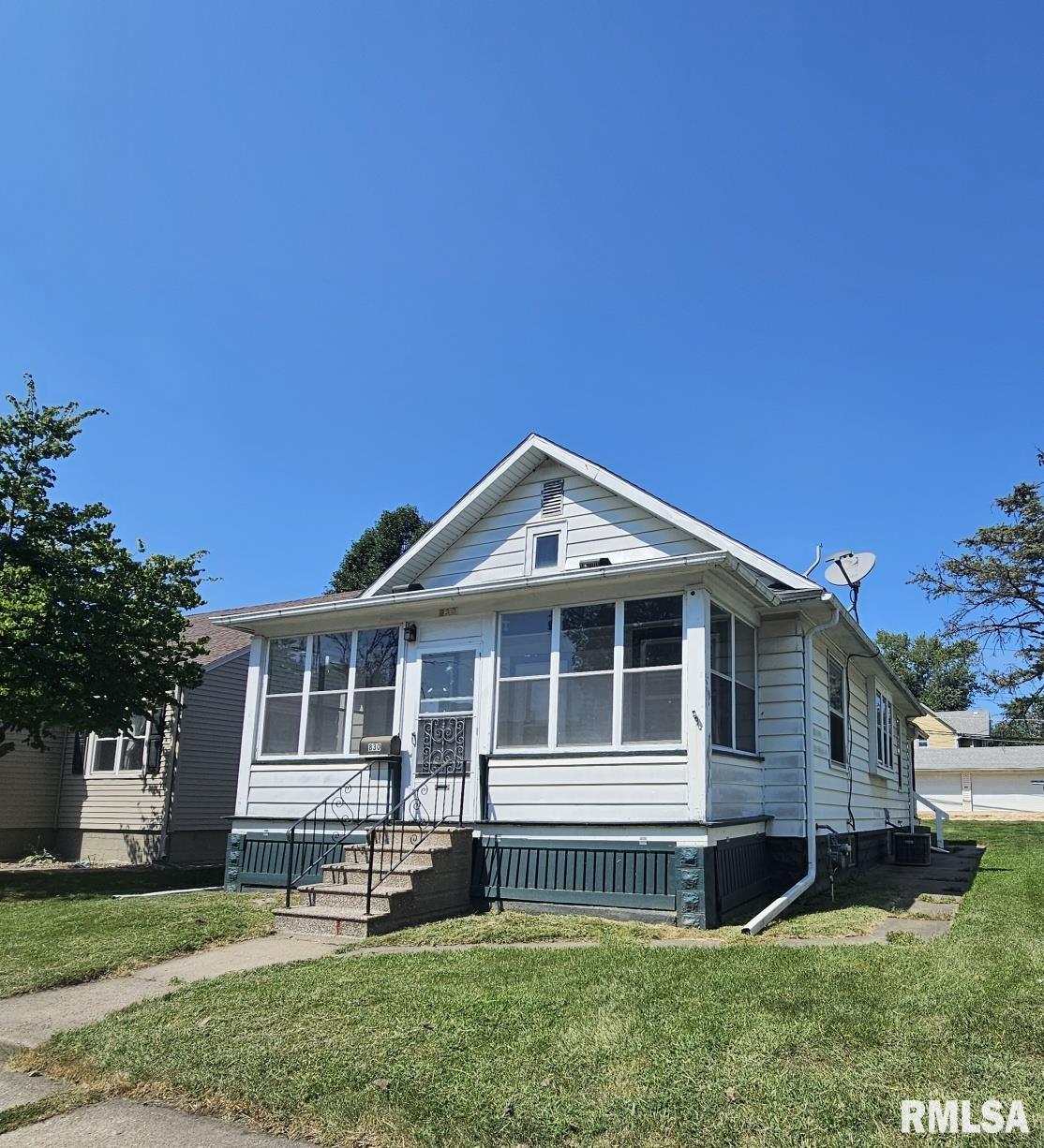 15th Ave, Clinton, IA 52732