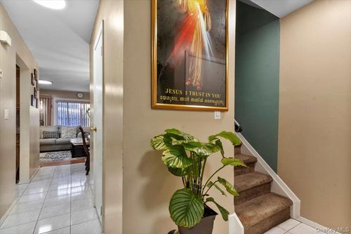 3665 Boller Ave, Bronx, NY, 10466-6023 | Card Image