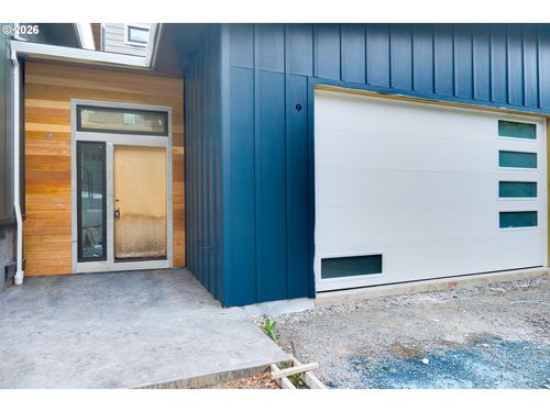 727 Nw Achor Ave, White Salmon, WA, 98672-8254 | Card Image