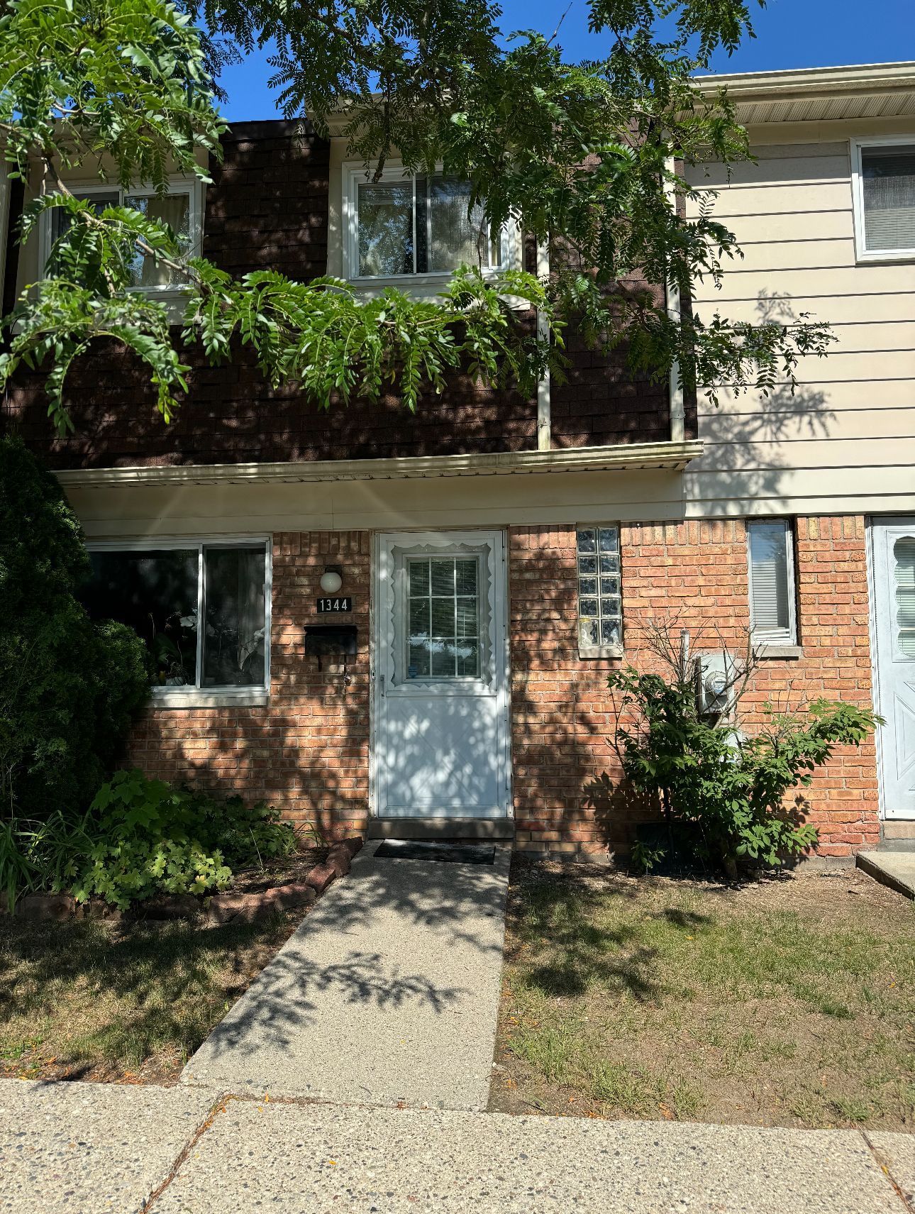 Laurel Valley Dr, Waterford, MI 48327