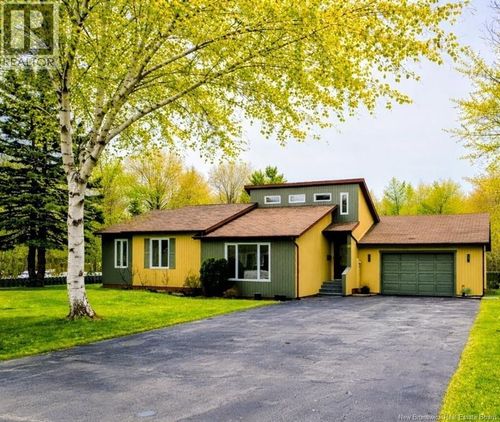 27 Du Bicentenaire St, Caraquet, NB, E1W1A3 | Card Image