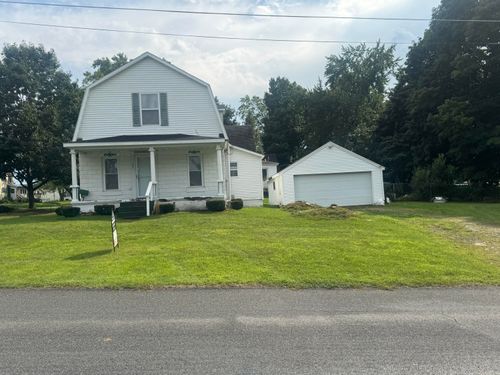 121 Isabelle St, Belding, MI, 48809-2217 | Card Image