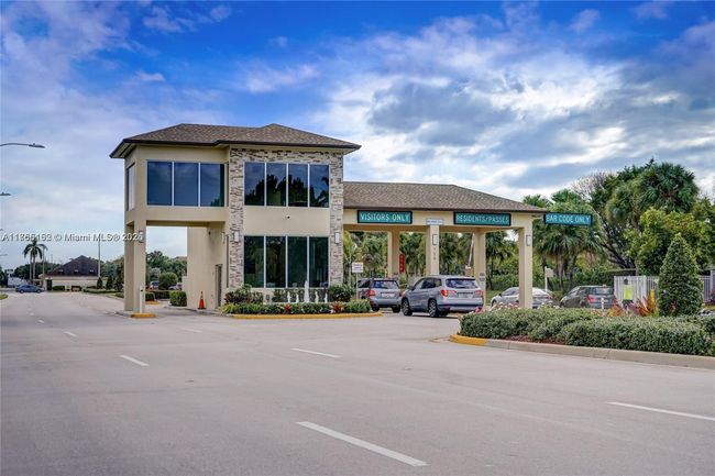 APT-415K - 1300 Sw 125 Th Ave, Condo with 2 bedrooms, 2 bathrooms and null parking in Pembroke Pines FL | Image 35