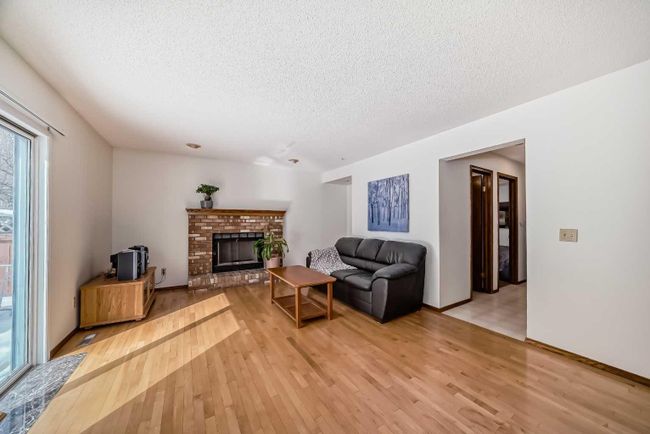 19 Sandringham Close Nw, Home with 4 bedrooms, 3 bathrooms and 4 parking in Calgary AB | Image 24