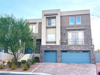 8603 Kaleidoscope Bay Street, House other with 5 bedrooms, 2 bathrooms and null parking in Las Vegas NV | Image 1