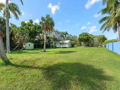 955 6th Street S, House other with 2 bedrooms, 2 bathrooms and null parking in Naples FL | Image 3