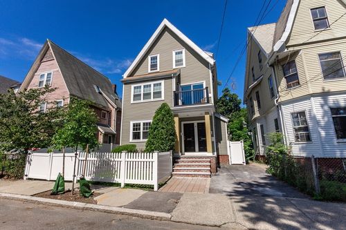 10 Tennyson St, Somerville, MA, 02145-3702 | Card Image