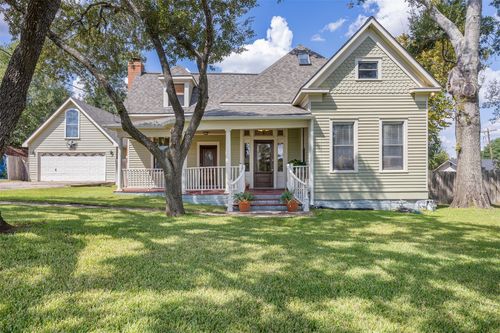 222 N Harris St, Bellville, TX, 77418-1520 | Card Image