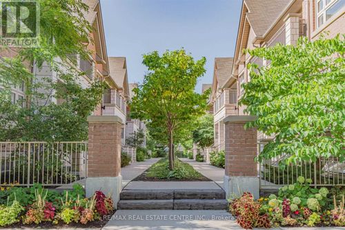 30-2460 Prince Michael Dr, Oakville, ON, L6H0G8 | Card Image