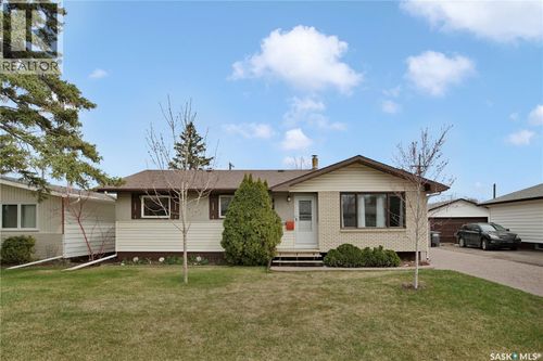 1104 Mcmillan Ave, Saskatoon, SK, S7L2V1 | Card Image