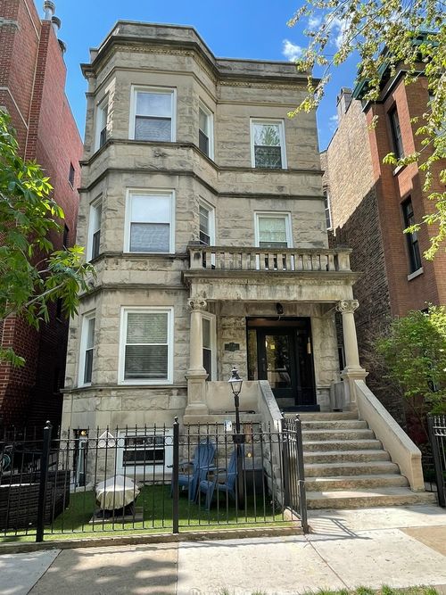 garden-3738 N Fremont St, Chicago, IL, 60613-3940 | Card Image