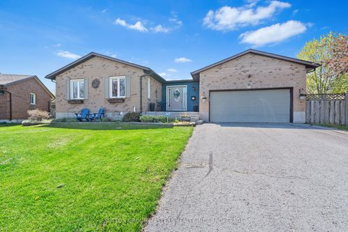95 Nicholson Cres, Amherstview, ON, K7N1W9 | Card Image