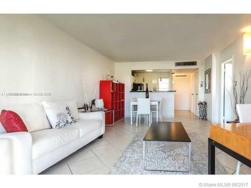 apt-410-20400 W Country Club Dr, Aventura, FL, 33180-1649 | Card Image
