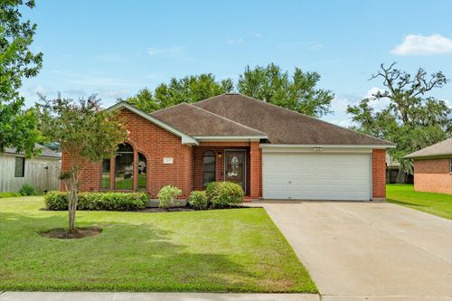 105 Washington Ave, Clute, TX, 77531-4769 | Card Image
