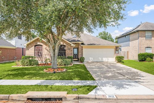 3102 Glenwood Dr, Pearland, TX, 77584-7691 | Card Image