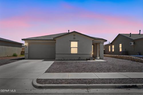 712 Nuevo Desierto Dr, Horizon City, TX, 79928-2132 | Card Image
